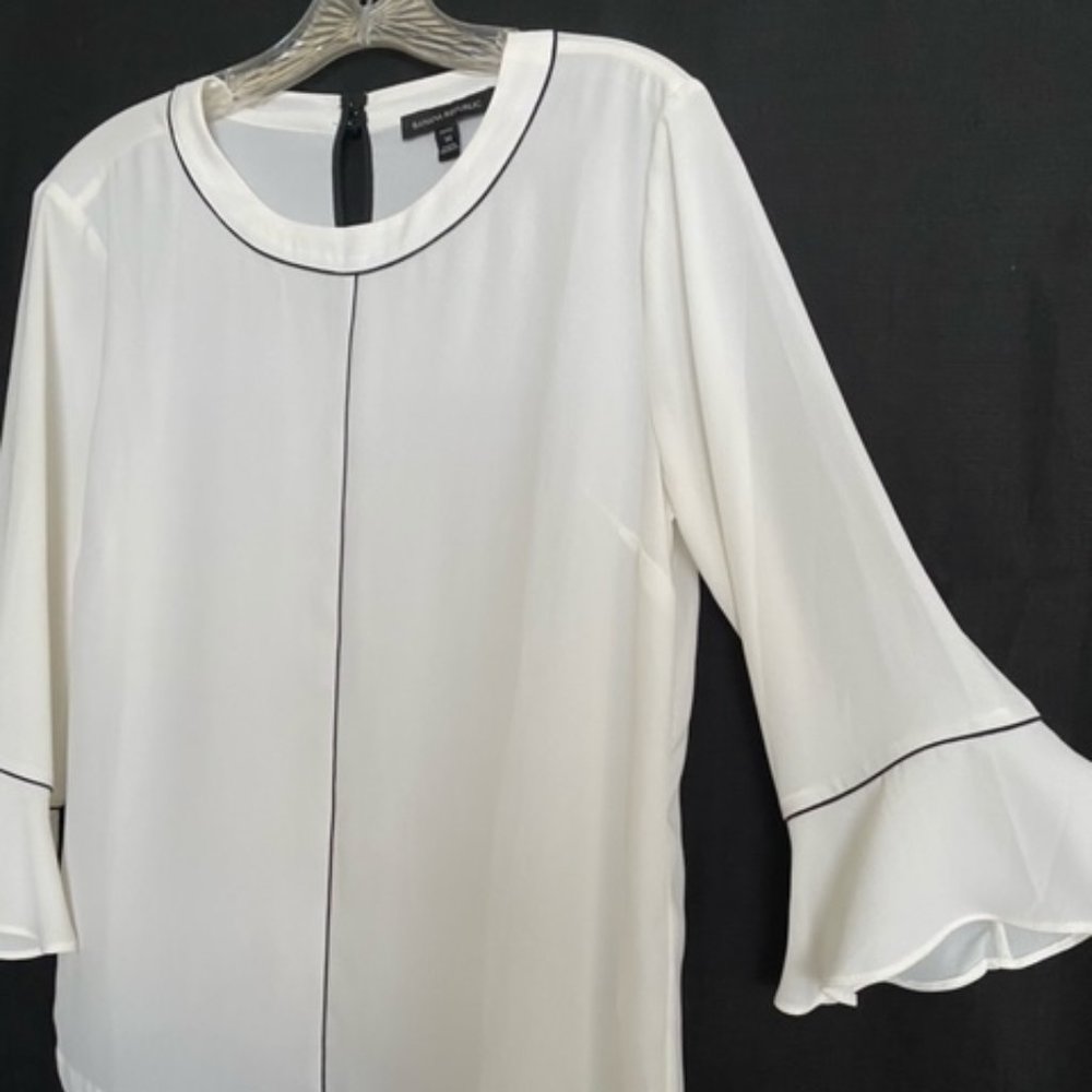 Banana Republic Cream Colored Blouse M